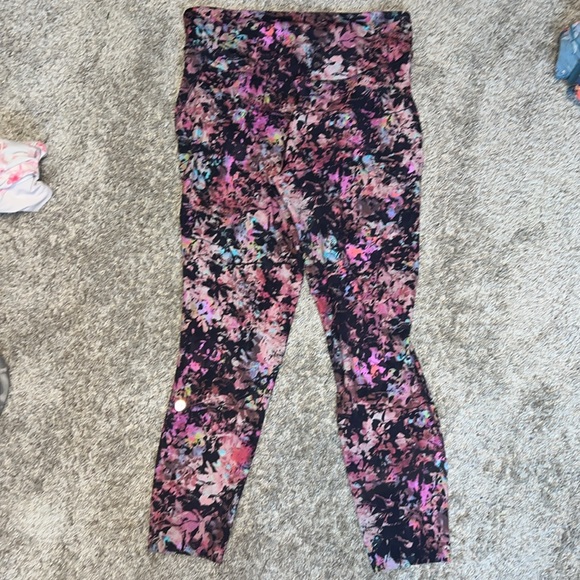 Lululemon Base Pace High-Rise Tight 25" Stencil Blossom Red Multi Size 10 - Picture 7 of 11